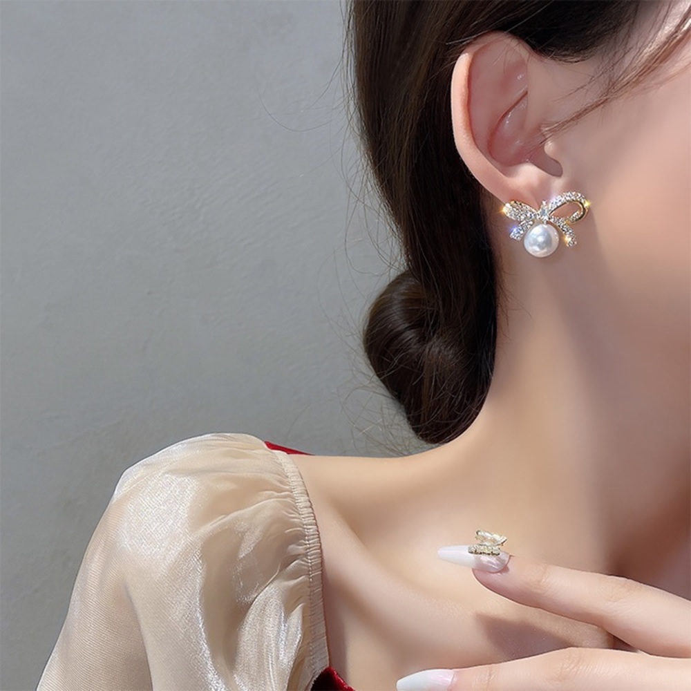Elegant Bow White Pearl Stud Earrings for Women,Bow Earrings,Pearl Earrings - Picture 4 of 4
